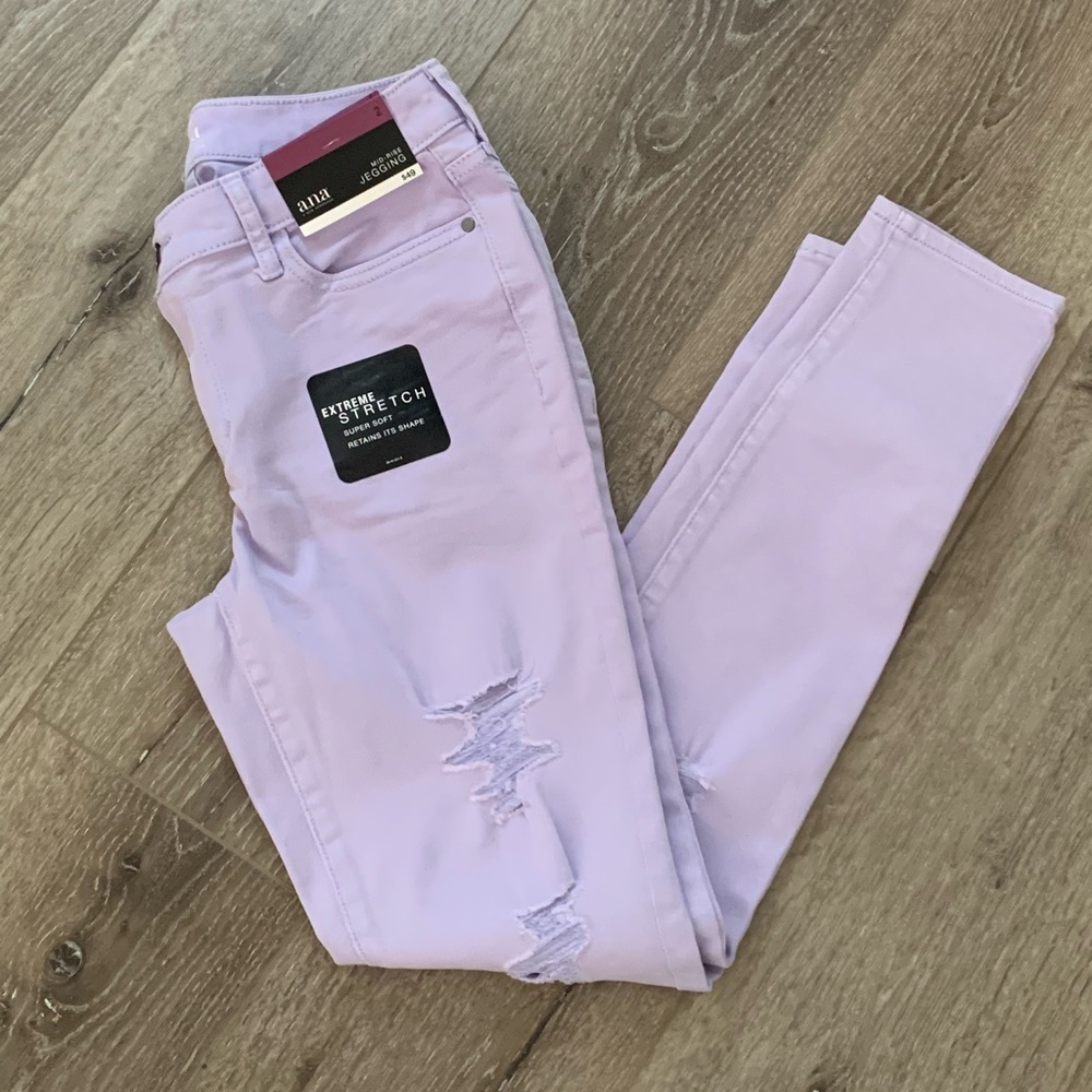 a.n.a Lavender Stretch Jeggings with Distressed Detail size 2 color lavender